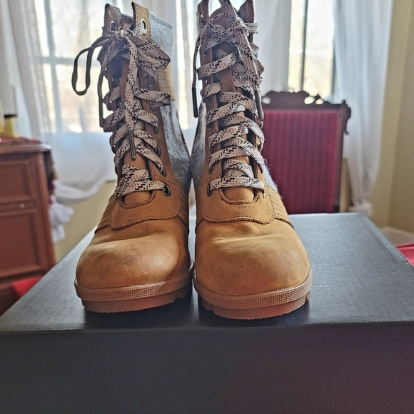 Boots - Picture 2 of 9